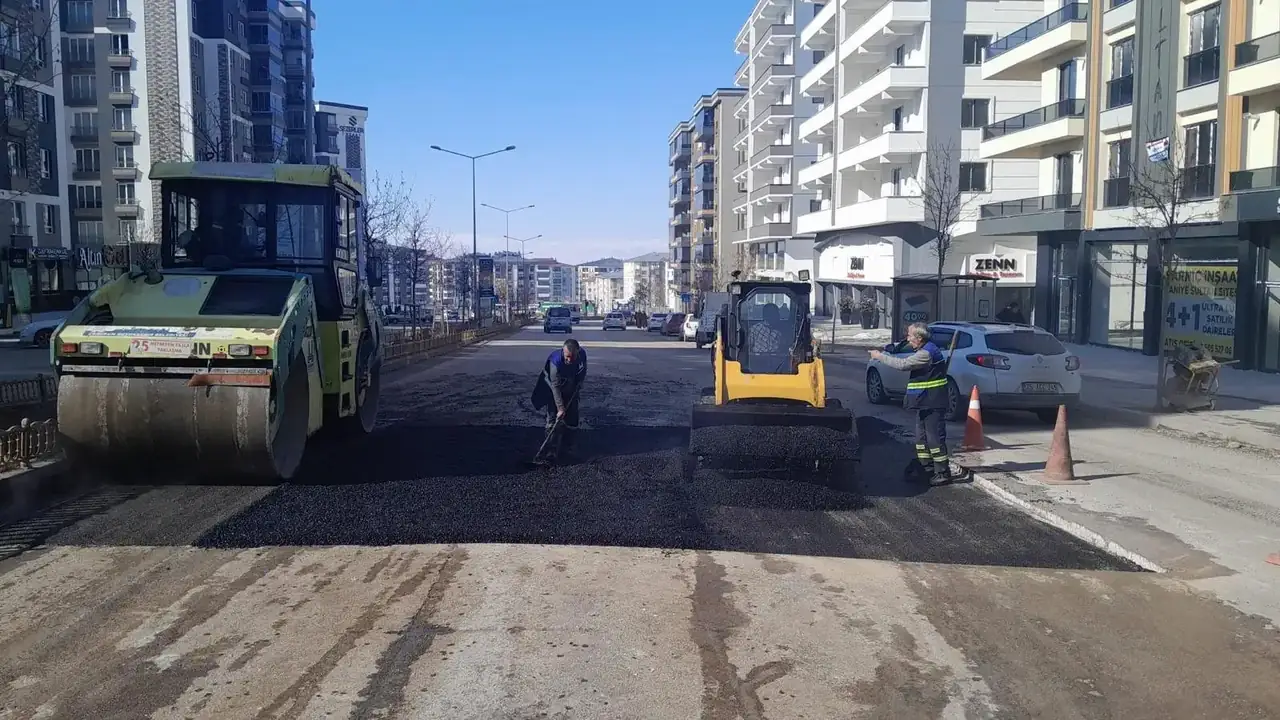 Erzurum Büyükşehir Belediyesi Asfalt Sezonunu Erken Başlattı!