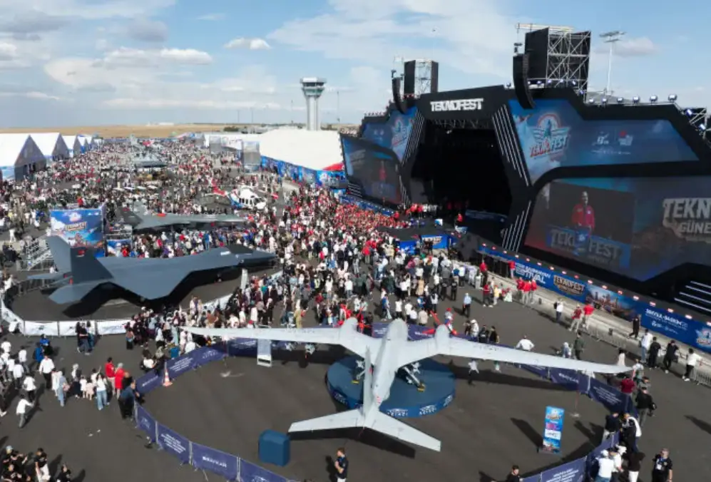 TEKNOFEST Güneydoğu, Şanlıurfa GAP Havalimanı'nda teknoloji meraklılarına kapılarını açtı.
