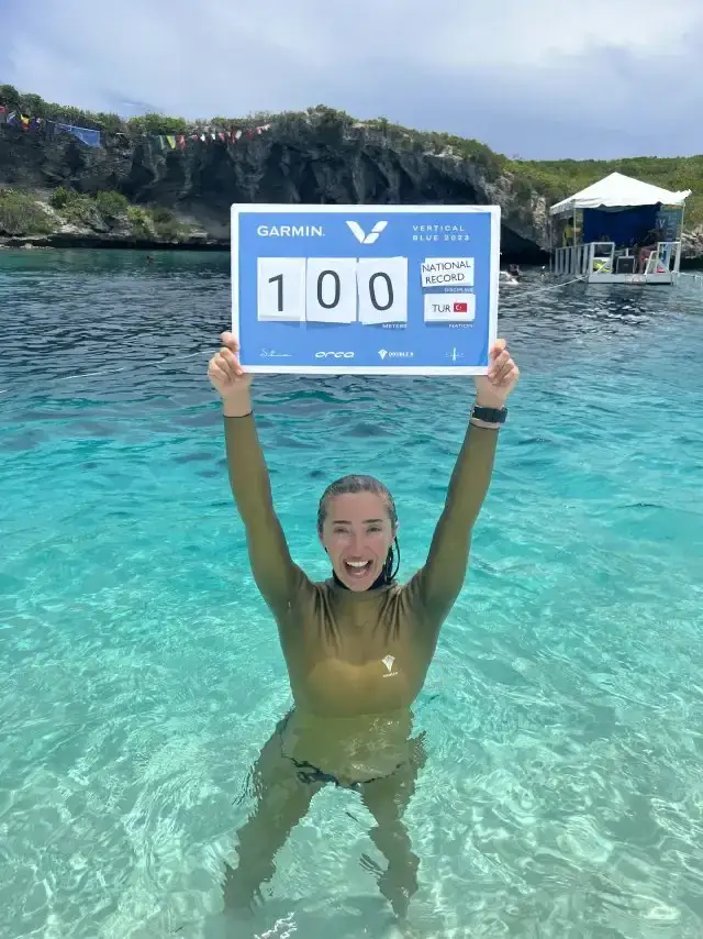 ŞAHİKA ERCÜMEN'DEN 100. YIL REKORU