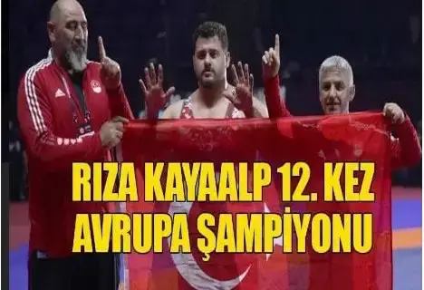 MİLLİ GÜREŞÇİLERE ESENBOĞA HAVALİMANI’NDA COŞKULU KARŞILAMA