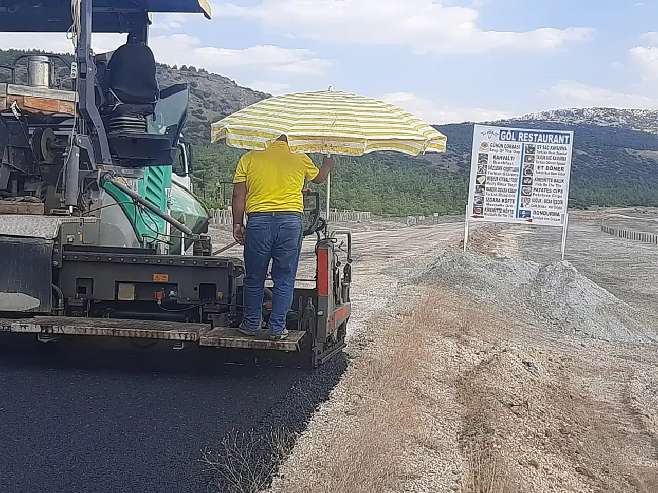 Salda gölü göl kenarı asfalt çalışmaları bitti .