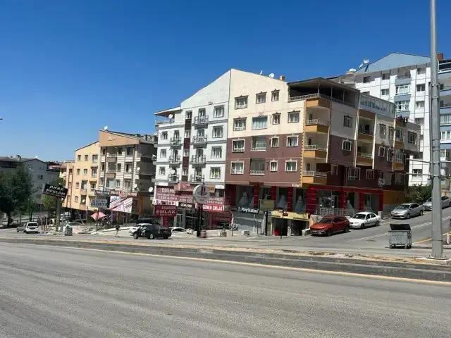 EVDEN ÇIKMASI İÇİN KİRACISINA 200 BİN TEKLİF ETTİ.