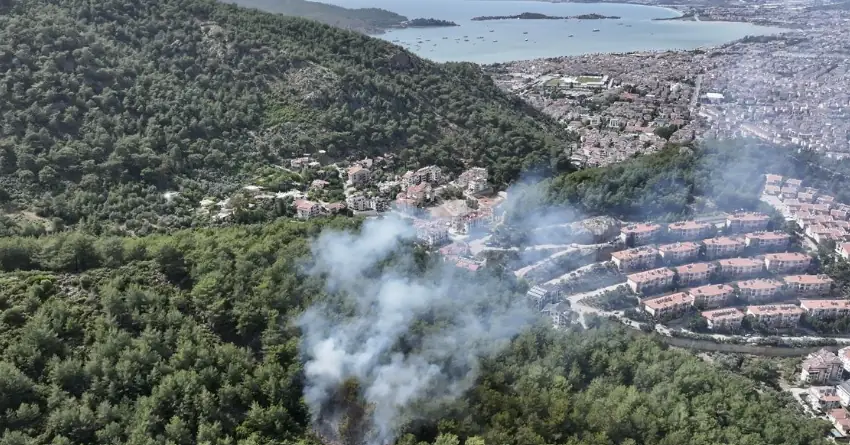 FETHİYE’DE KORKUTAN YANGIN: ALEVLER EVLERE SIÇRADI, HUZUREVİ TAHLİYE EDİLDİ!