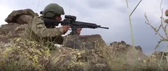 Pençe Kilit bölgesinde teröristlerce düzenlenen taciz ve sızma girişimi neticesinde 9 askerimiz şehit oldu.