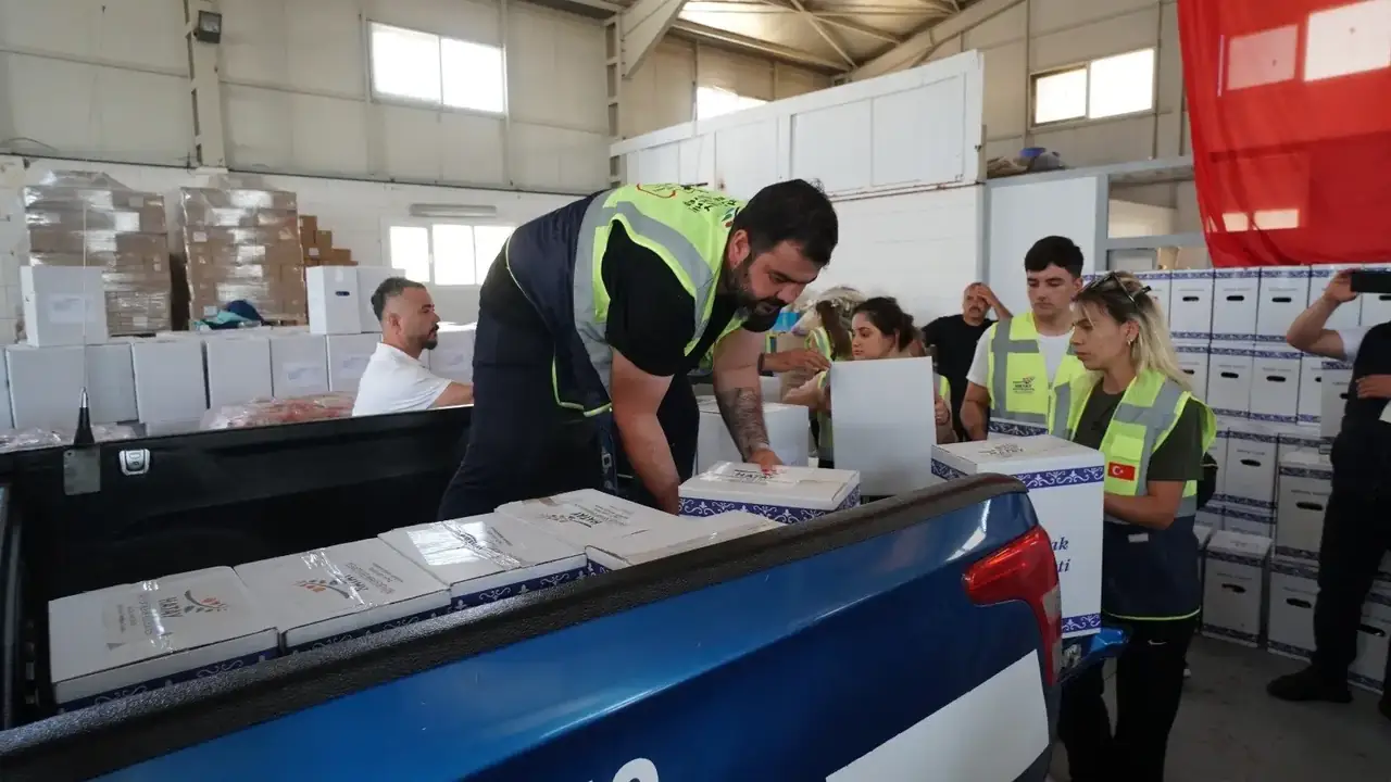 HATAY BÜYÜKŞEHİR BELEDİYESİ, DEPREMİN YARALARINI SARMAYA DEVAM EDİYOR.