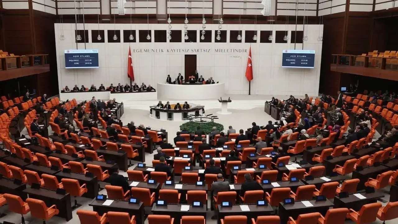 YENİ YASAMA DÖNEMİ BAŞLIYOR.