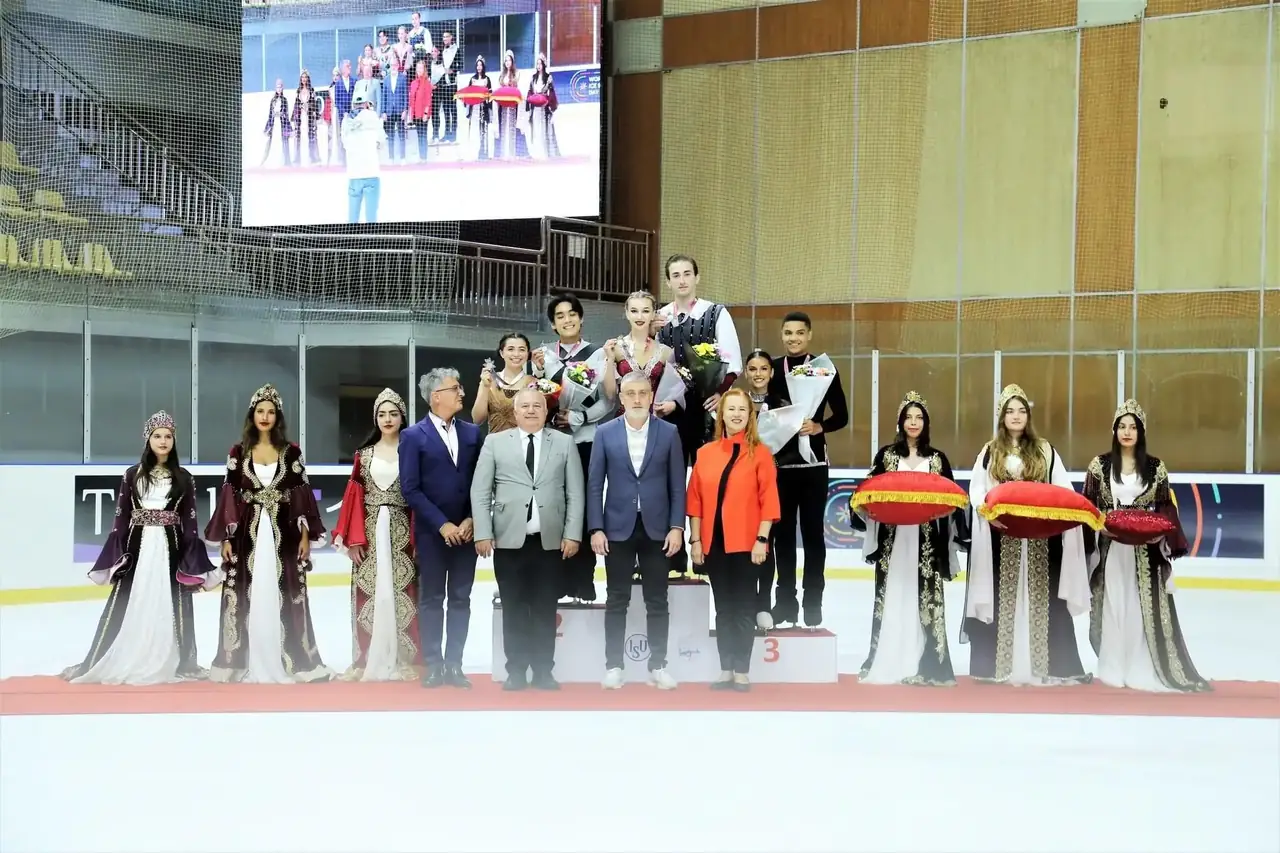 İstanbul Büyükşehir Belediyesi Zeytinburnu Buz Pistinde yapılan Isu Junior Grand Prix’i 6-9 Eylül de yapıldı.