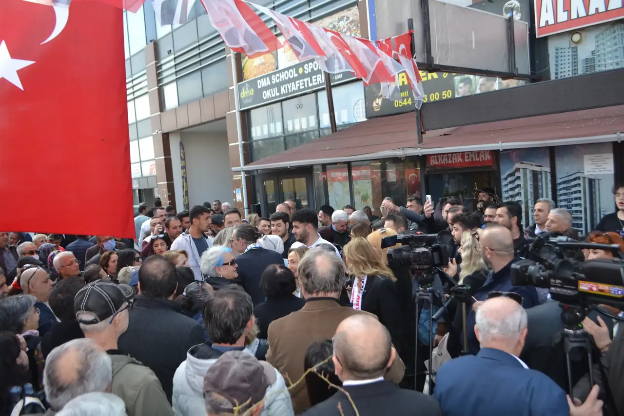Chp Etimesgut Atayurt SKM merkezi Belediye Başkan Adayı ERdal Beşikçioğlu tarafından açıldı.