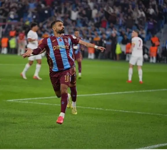 Trabzon  ezeli rakibi Galatasarayı 4- 0  yendi